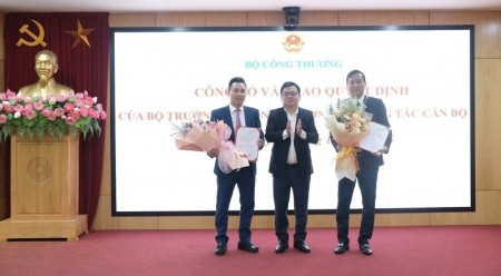 Công bố quyết định bổ nhiệm Phó Cục trưởng Cục Công nghiệp và Cục Hóa chất