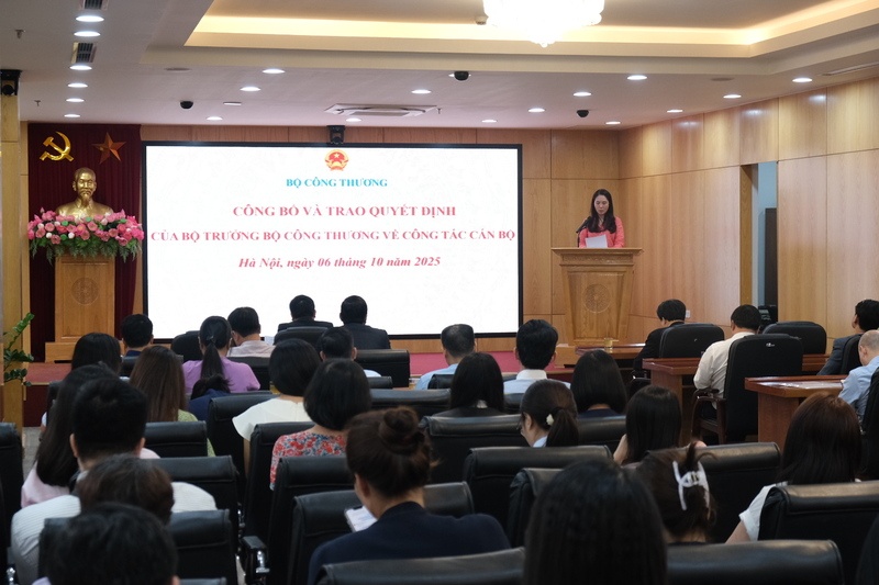 Công bố quyết định bổ nhiệm Phó Cục trưởng Cục Công nghiệp và Cục Hóa chất Công bố quyết định bổ nhiệm Phó Cục trưởng Cục Công nghiệp và Cục Hóa chất