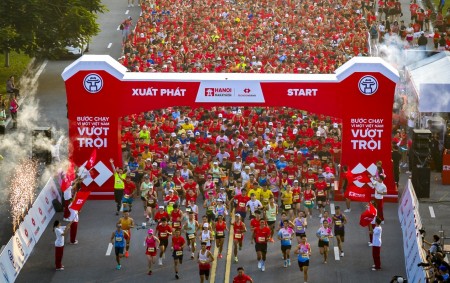 Giải Marathon Quốc tế Hà Nội Techcombank Mùa thứ 4 thu hút hơn 13.000 VĐV tham dự