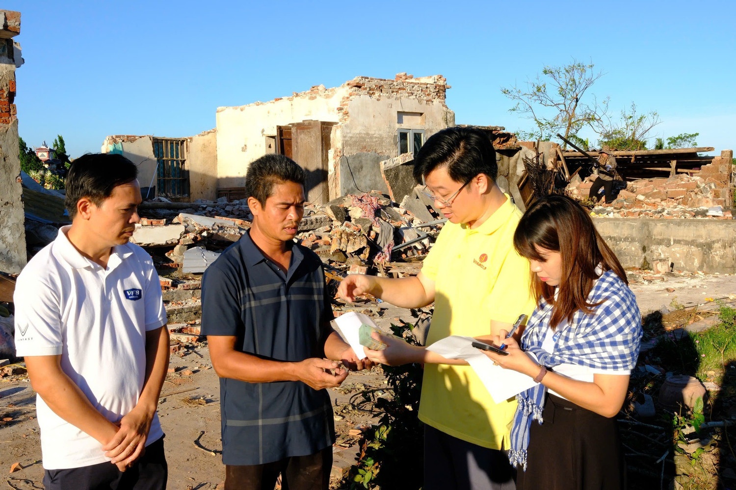 Những món quà thiết thực, kịp thời mà Quỹ Thiện Tâm mang đến giúp người dân sớm ổn định lại cuộc sống sau thiên tai.