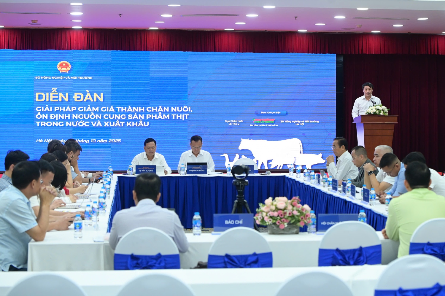 Nhiều giải pháp giảm giá thành chăn nuôi, ổn định nguồn cung sản phẩm thịt trong nước và xuất khẩu