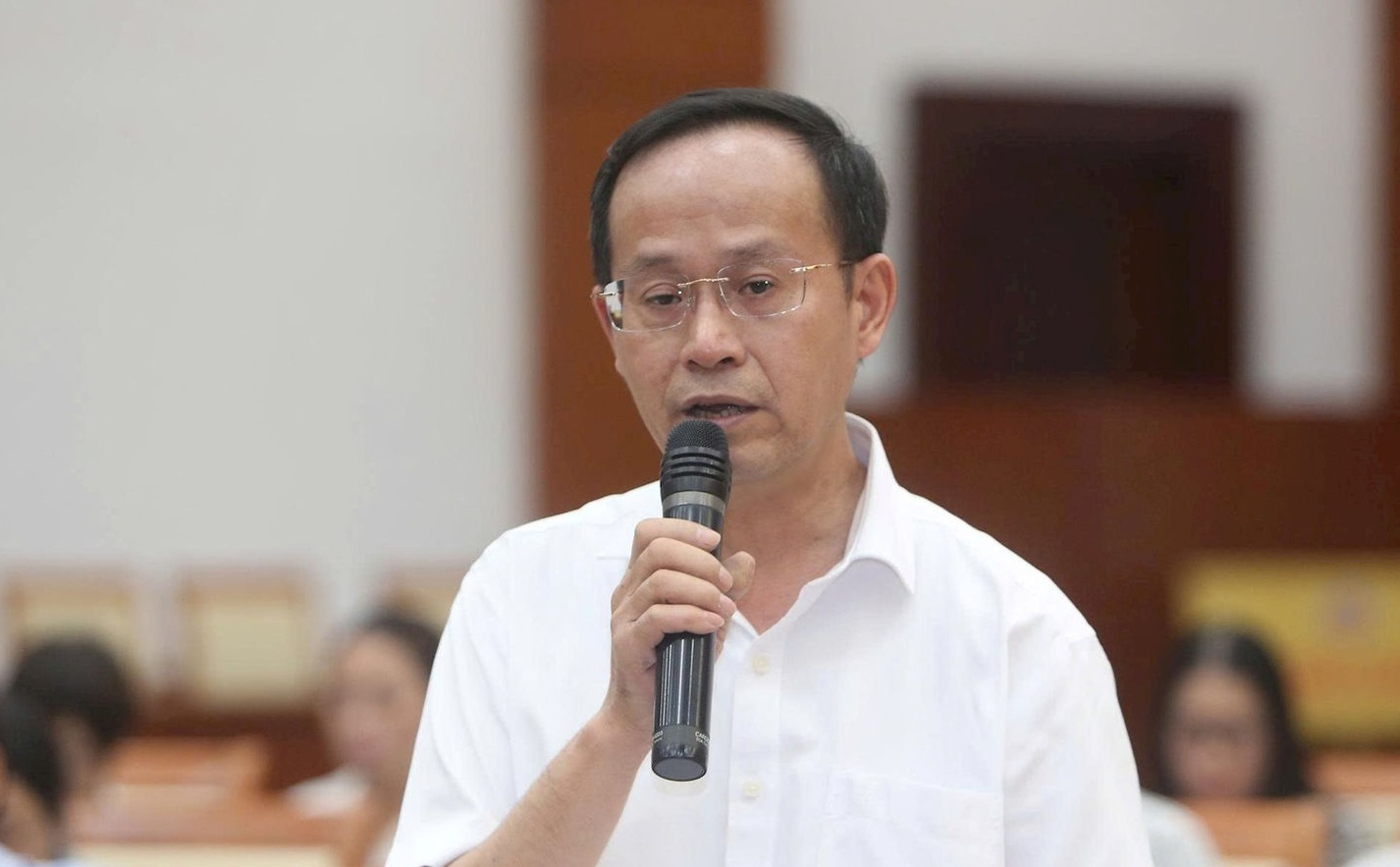 Người dân vẫn xếp hàng mua vàng giữa lúc rộ tin sắp đánh thuế giao dịch vàng miếng Người dân vẫn xếp hàng mua vàng giữa lúc rộ tin sắp đánh thuế giao dịch vàng miếng