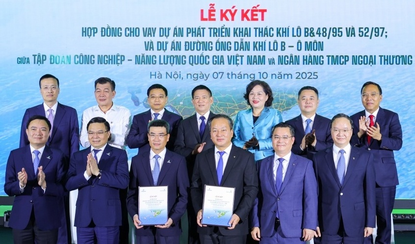 Petrovietnam và Vietcombank ký hợp đồng tín dụng hơn 1 tỷ USD