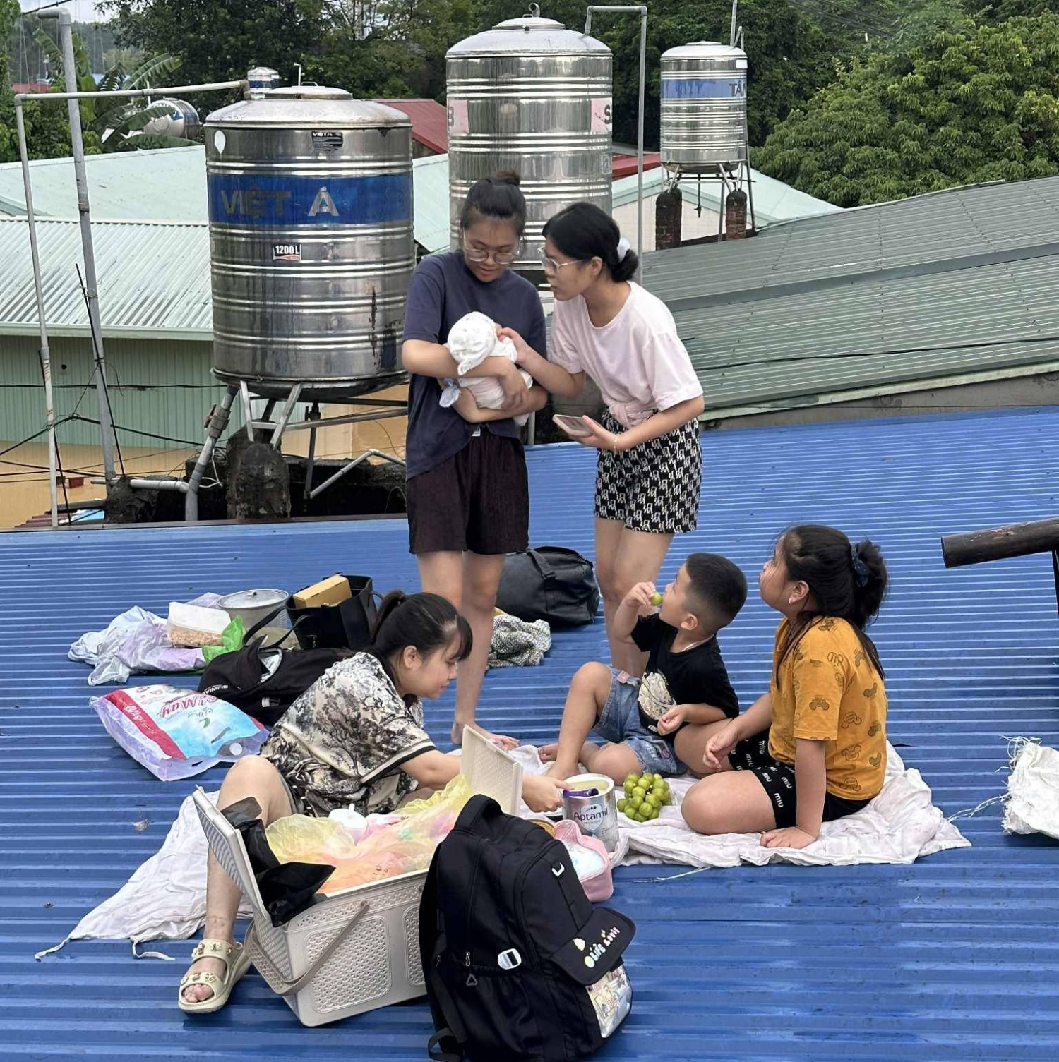 Mưa lớn gây ngập lụt diện rộng tại Thái Nguyên Mưa lớn gây ngập lụt diện rộng tại Thái Nguyên