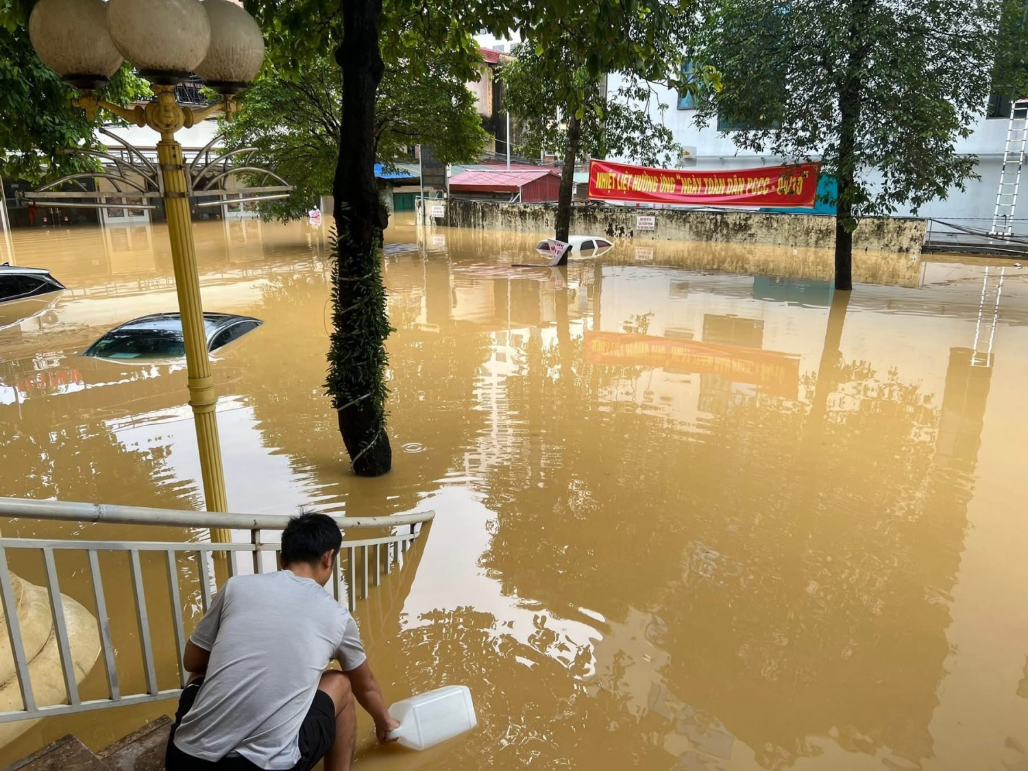 Mưa lớn gây ngập lụt diện rộng tại Thái Nguyên Mưa lớn gây ngập lụt diện rộng tại Thái Nguyên