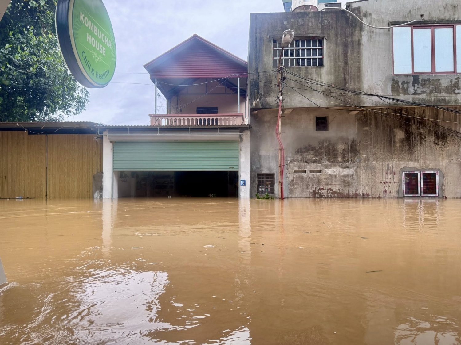 Mưa lớn gây ngập lụt diện rộng tại Thái Nguyên Mưa lớn gây ngập lụt diện rộng tại Thái Nguyên