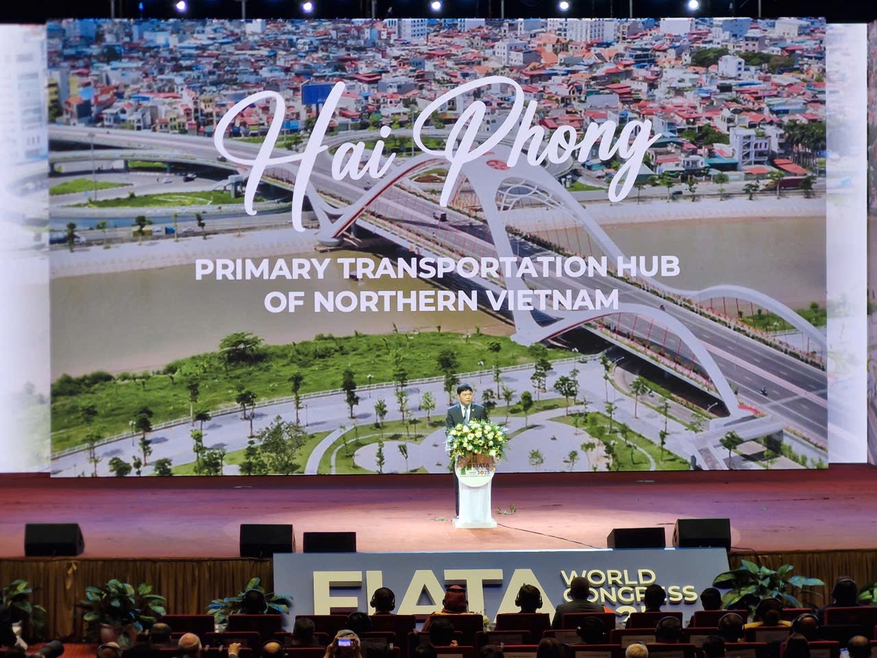 Việt Nam - Cửa ngõ trên hành trình thích ứng logistics xanh và kết nối đầu tư Việt Nam - Cửa ngõ trên hành trình thích ứng logistics xanh và kết nối đầu tư