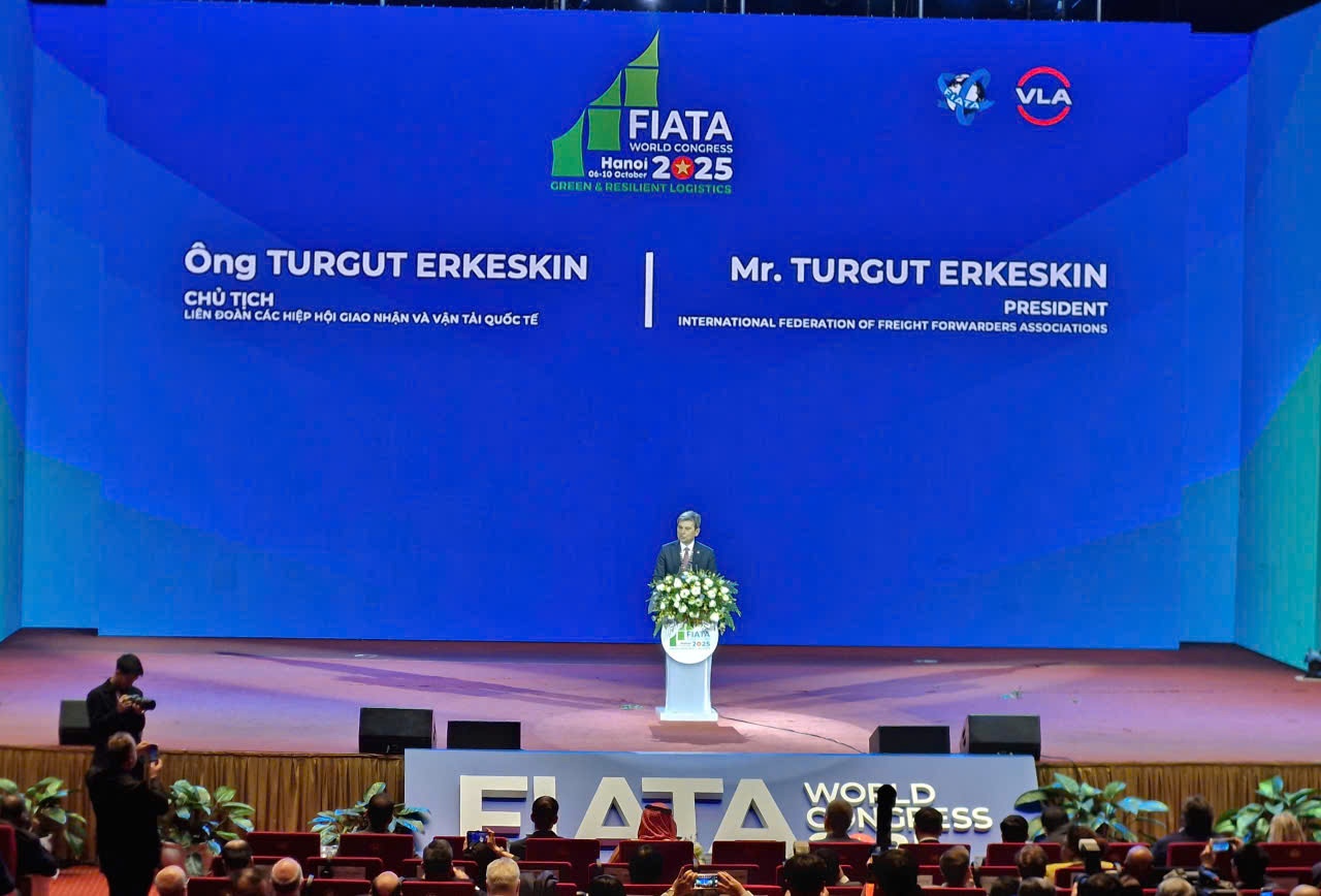 Việt Nam - Cửa ngõ trên hành trình thích ứng logistics xanh và kết nối đầu tư Việt Nam - Cửa ngõ trên hành trình thích ứng logistics xanh và kết nối đầu tư