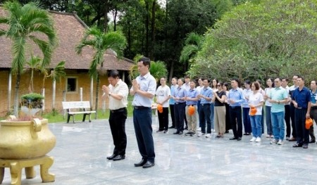 Đảng ủy Vietsovpetro tổ chức tập huấn kết hợp về nguồn năm 2025