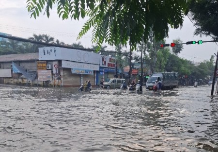 Ngã ba Xa La: Những trái tim ấm áp giữa dòng nước ngập