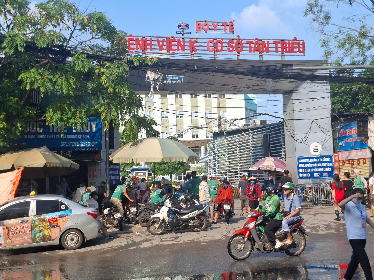 Ngã ba Xa La: Những trái tim ấm áp giữa dòng nước ngập Ngã ba Xa La: Những trái tim ấm áp giữa dòng nước ngập