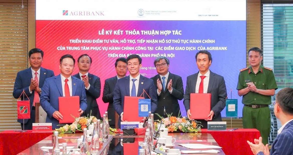 Agribank tiên phong mô hình "3 trụ cột" đưa dịch vụ công đến gần người dân