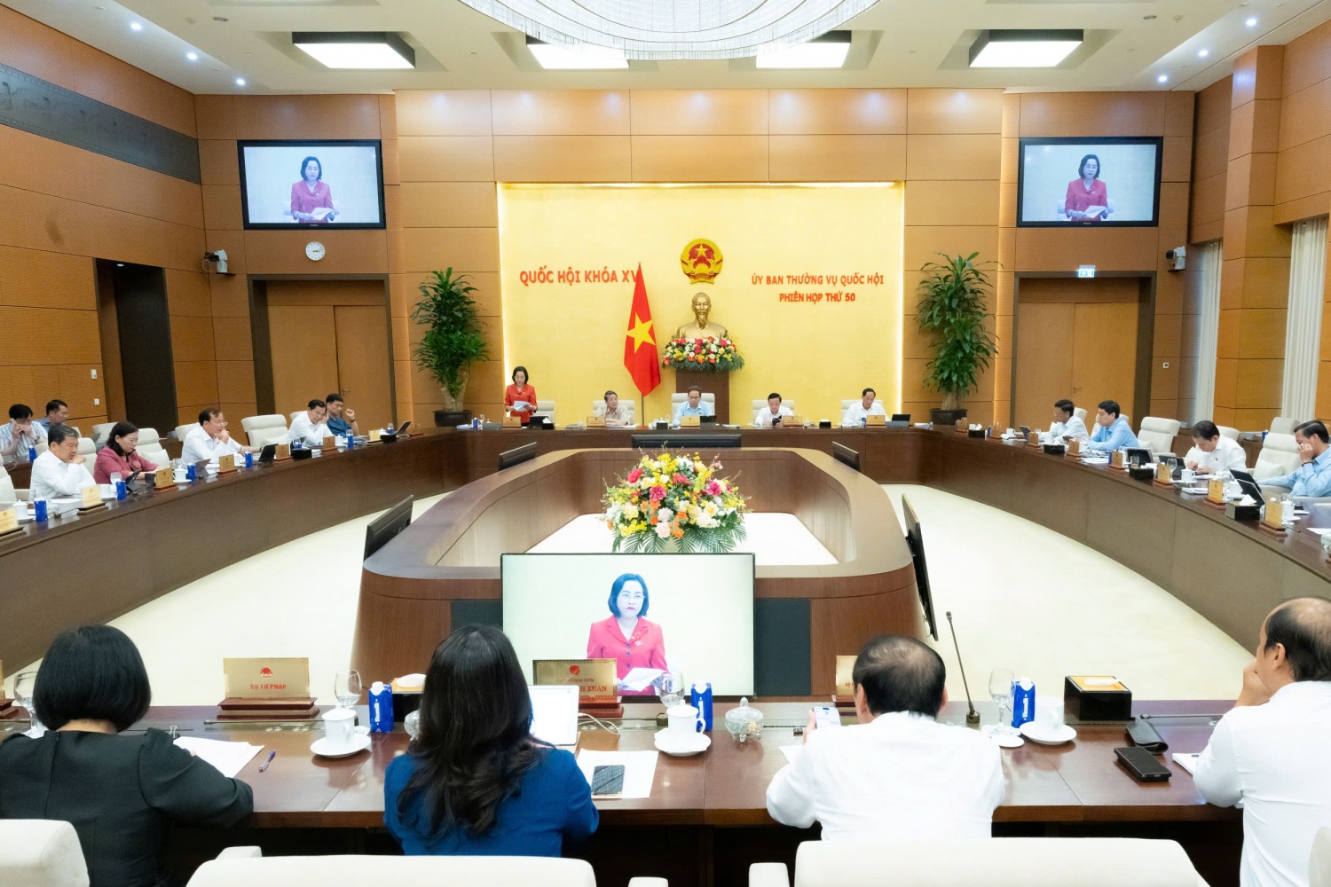 Thể chế hóa Nghị quyết 72-NQ/TW: Hướng tới Việt Nam khỏe mạnh, toàn dân chủ động phòng bệnh