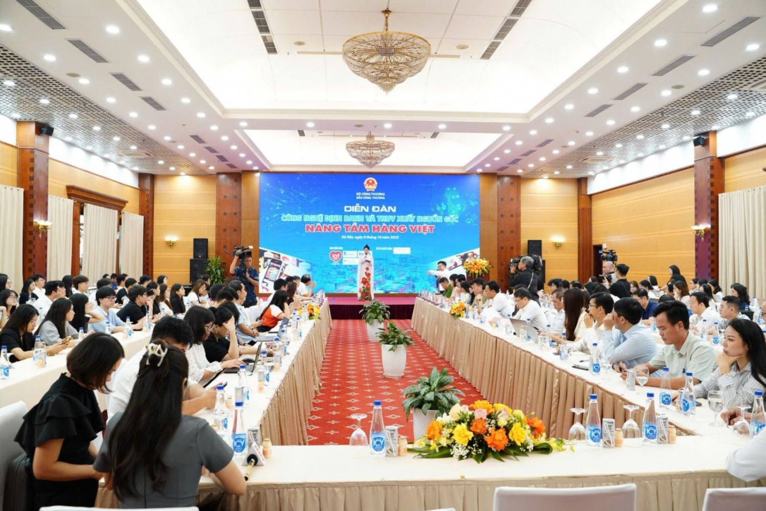 Công nghệ định danh và truy xuất nguồn gốc: Chìa khóa 'nâng tầm hàng Việt' trong kỷ nguyên số Công nghệ định danh và truy xuất nguồn gốc: Chìa khóa 'nâng tầm hàng Việt' trong kỷ nguyên số