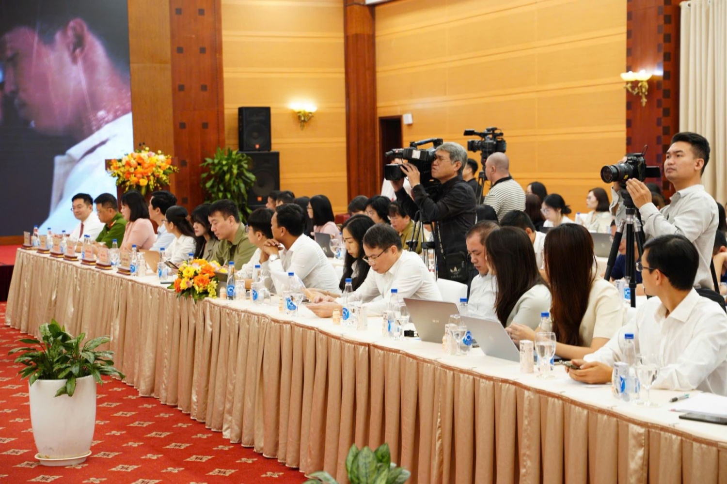 Công nghệ định danh và truy xuất nguồn gốc: Chìa khóa 'nâng tầm hàng Việt' trong kỷ nguyên số Công nghệ định danh và truy xuất nguồn gốc: Chìa khóa 'nâng tầm hàng Việt' trong kỷ nguyên số