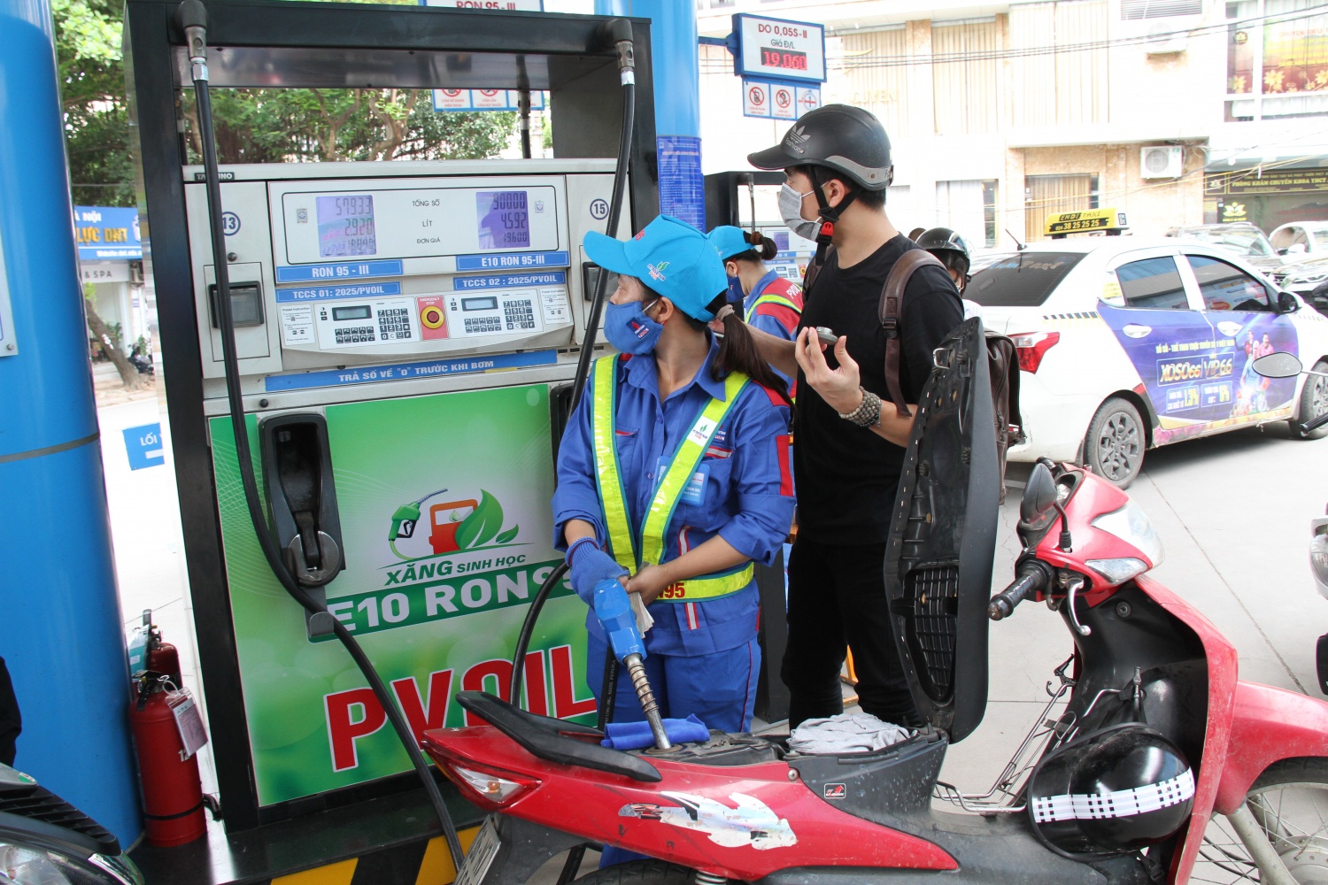 Giá xăng dầu đồng loạt giảm từ chiều 9/10 Giá xăng dầu đồng loạt giảm từ chiều 9/10