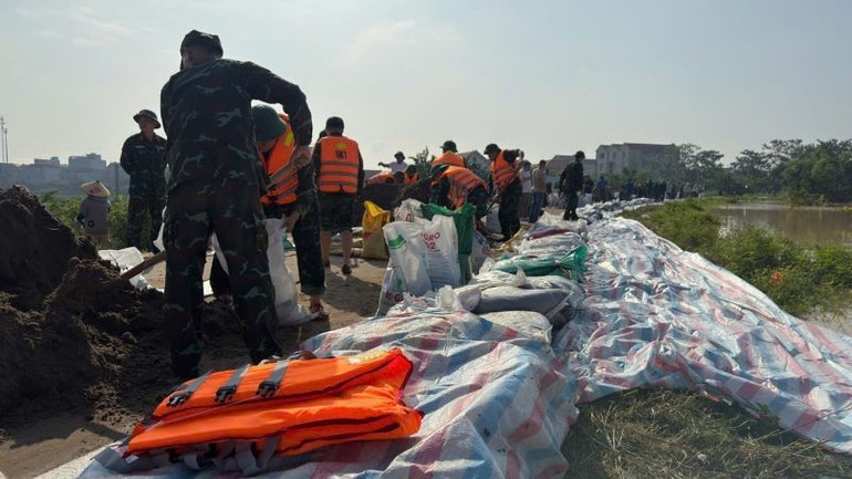 Bắc Ninh huy động tổng lực chống lũ, chăm lo đời sống cho người dân