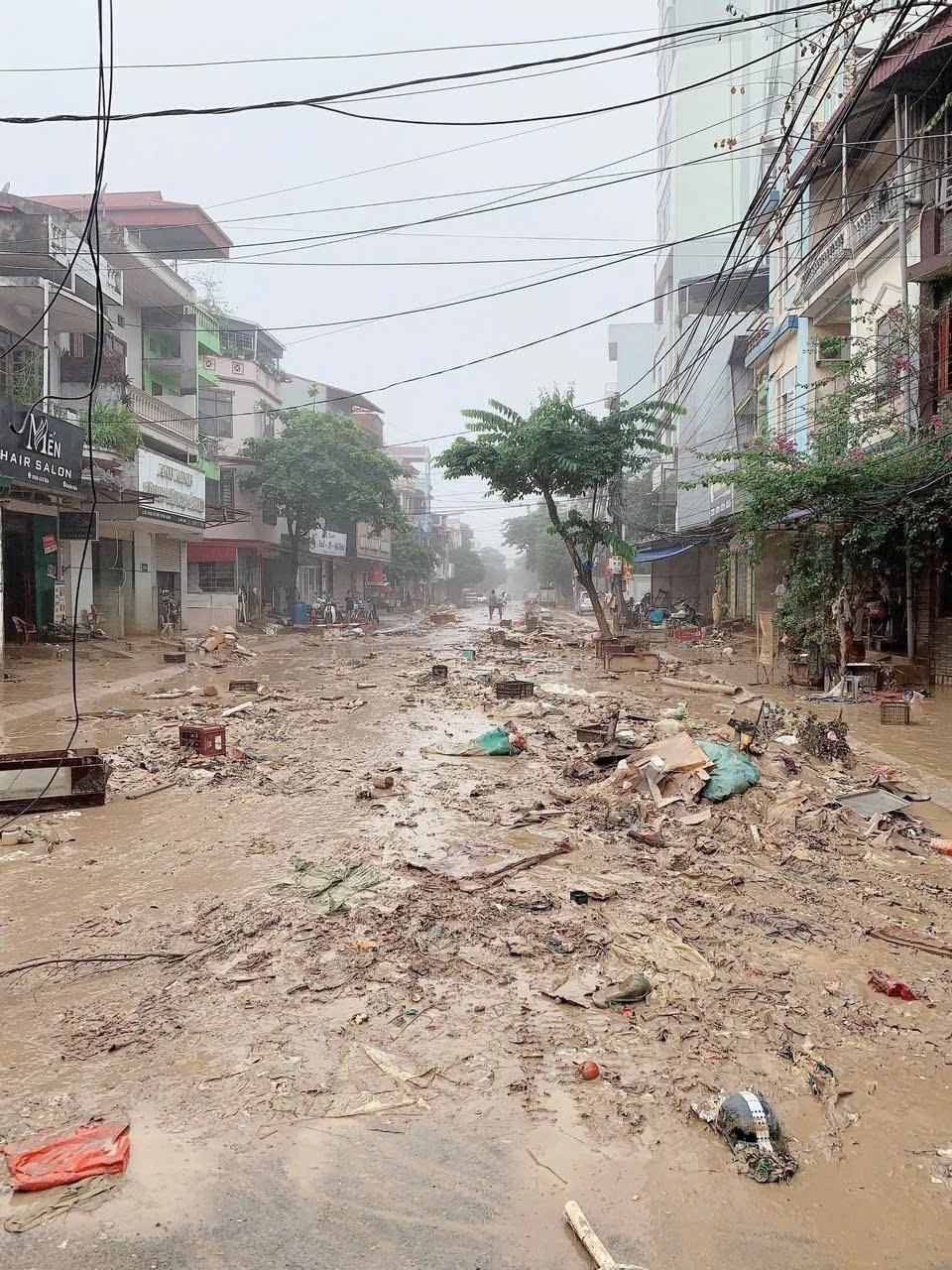 Khẩn trương vệ sinh môi trường, khắc phục hậu quả do bão lũ