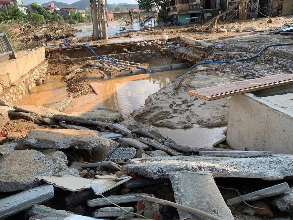 Khẩn trương vệ sinh môi trường, khắc phục hậu quả do bão lũ