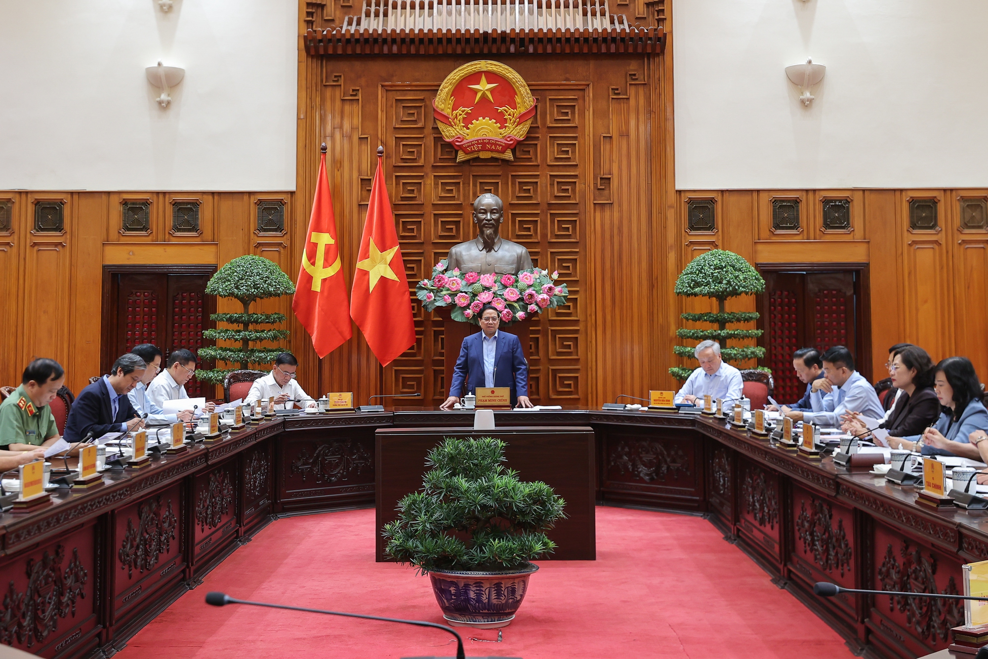 Thủ tướng chủ trì họp Thường trực Chính phủ: Triển khai ngay nhiều giải pháp cấp bách khắc phục hậu quả bão lũ- Ảnh 5.