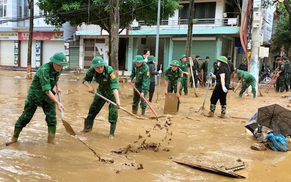 Huy động tổng lực hỗ trợ nhân dân khắc phục hậu quả bão lũ