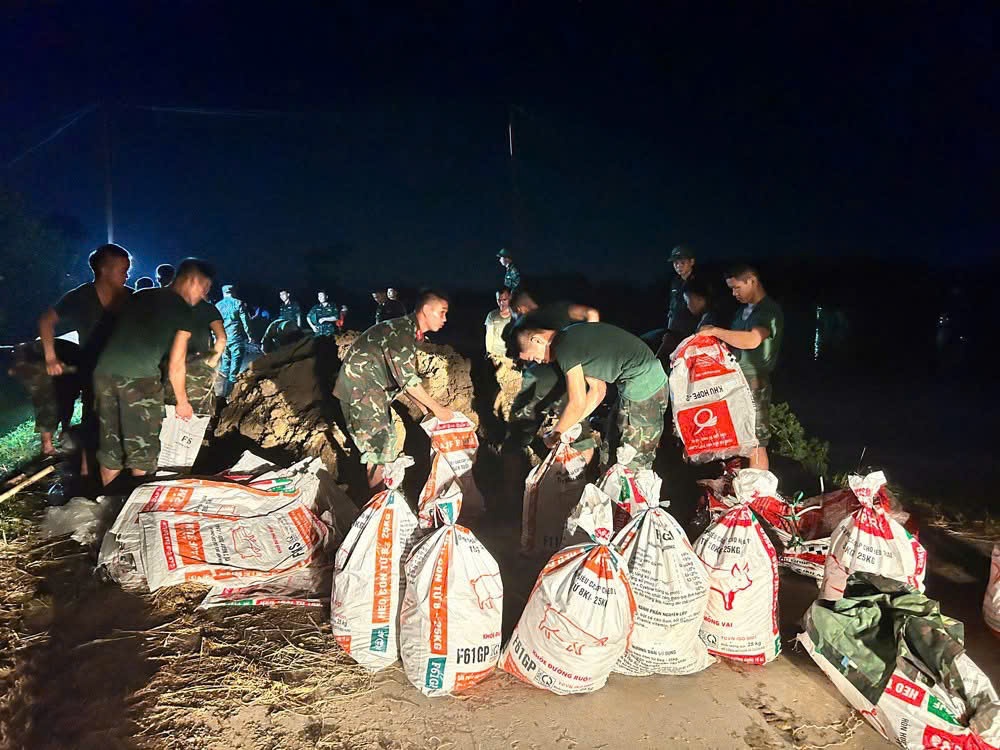 Huy động tổng lực hỗ trợ nhân dân khắc phục hậu quả bão lũ Huy động tổng lực hỗ trợ nhân dân khắc phục hậu quả bão lũ