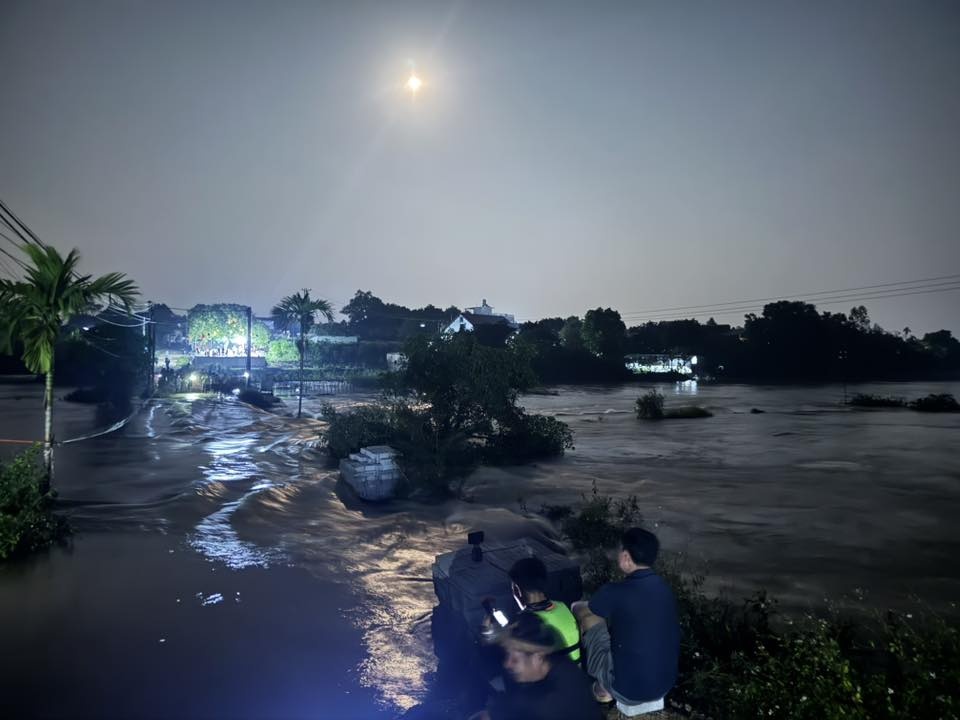 Nước sông Cầu vượt báo động 3, sẵn sàng di dời 30.000 dân