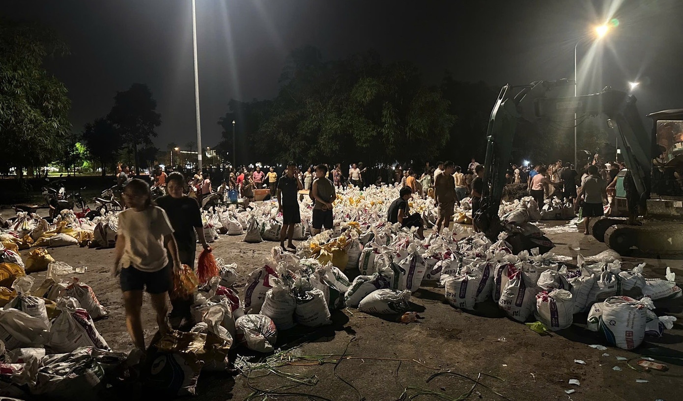 Nước sông Cầu vượt báo động 3, sẵn sàng di dời 30.000 dân