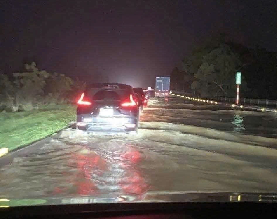 Nước sông Cầu vượt báo động 3, sẵn sàng di dời 30.000 dân