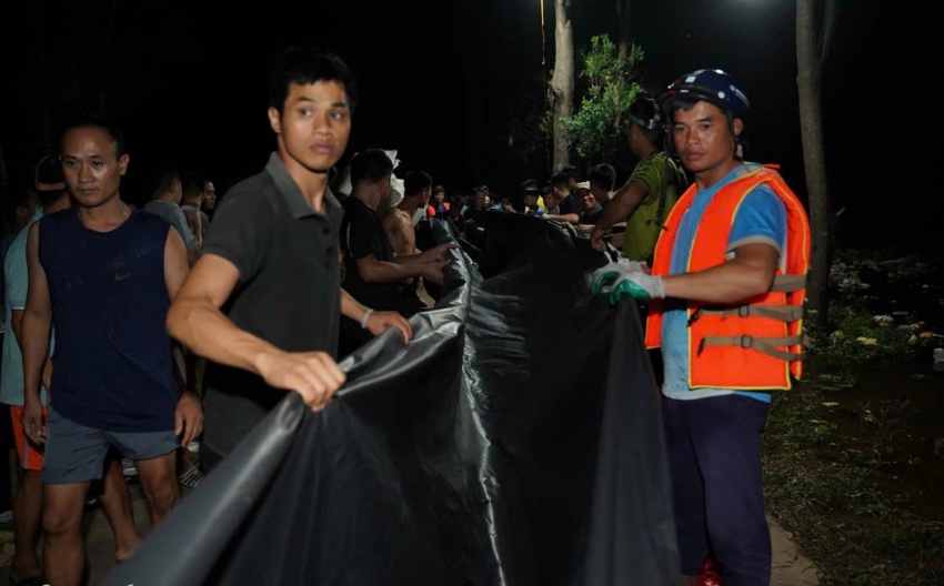 Bắc Ninh: Theo chân người dân trắng đêm cứu đê trước cơn lũ lịch sử