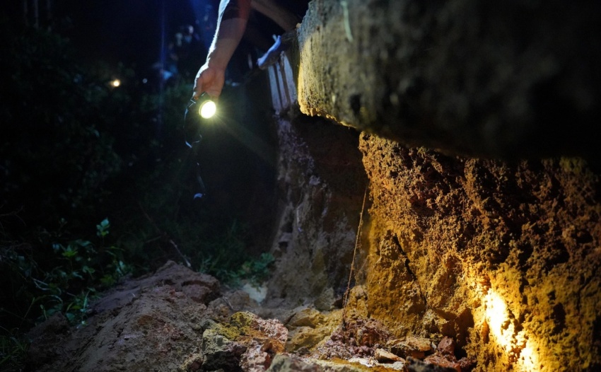 Bắc Ninh: Theo chân người dân trắng đêm cứu đê trước cơn lũ lịch sử