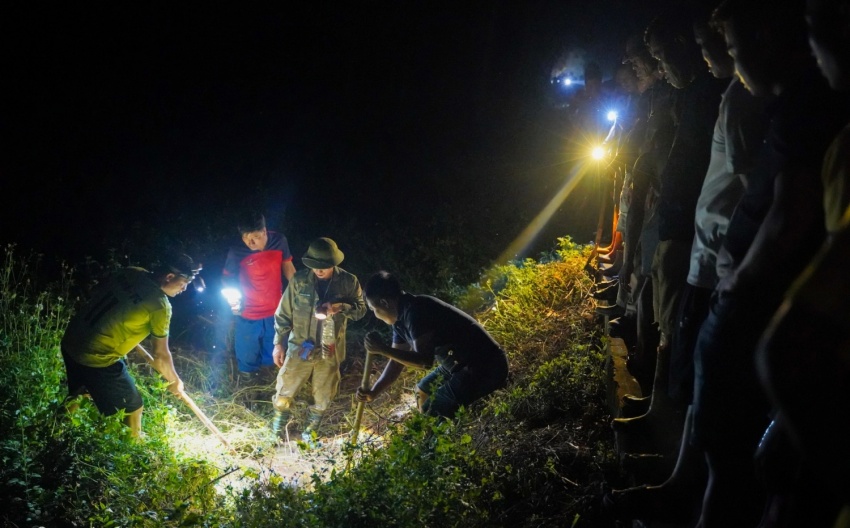 Bắc Ninh: Theo chân người dân trắng đêm cứu đê trước cơn lũ lịch sử