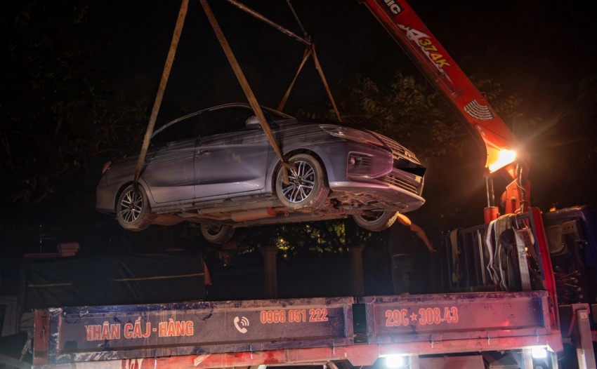 Xuyên đêm cứu hộ hàng trăm ô tô sau ngập lụt ở Thái Nguyên