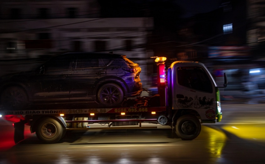 Xuyên đêm cứu hộ hàng trăm ô tô sau ngập lụt ở Thái Nguyên