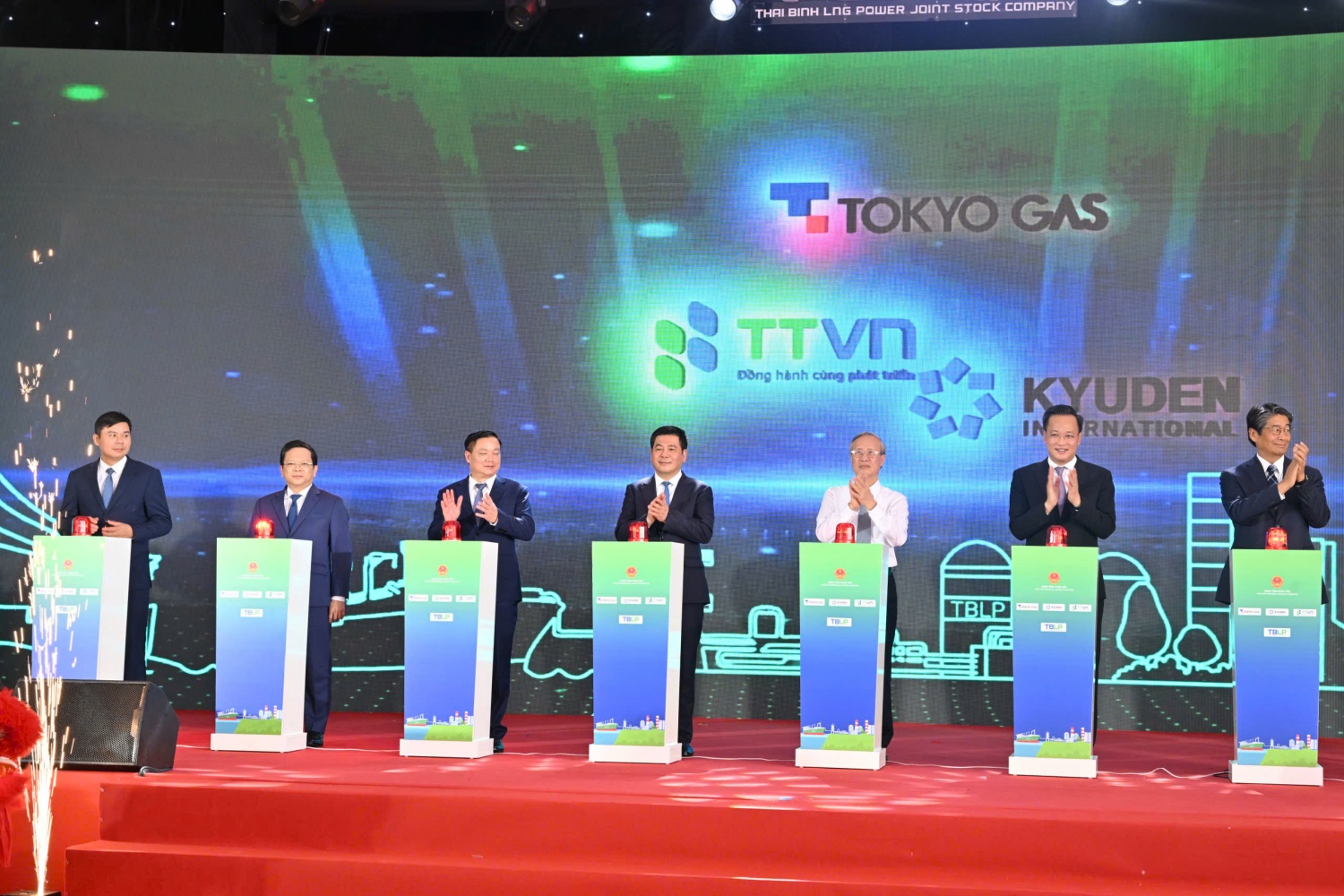 Khởi công Nhà máy Nhiệt điện LNG Thái Bình: Bước tiến mới trong bảo đảm an ninh năng lượng quốc gia Khởi công Nhà máy Nhiệt điện LNG Thái Bình: Bước tiến mới trong bảo đảm an ninh năng lượng quốc gia