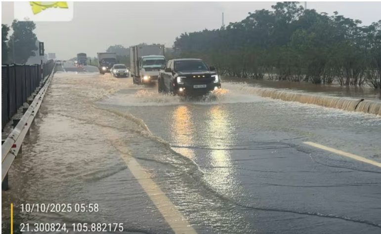 Cao tốc Hà Nội - Thái Nguyên ngập nửa mét: Hạn chế phương tiện qua lại Cao tốc Hà Nội - Thái Nguyên ngập nửa mét: Hạn chế phương tiện qua lại