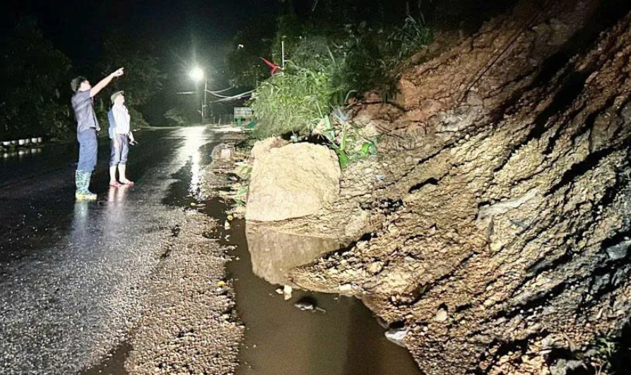 Cao tốc Hà Nội - Thái Nguyên ngập nửa mét: Hạn chế phương tiện qua lại Cao tốc Hà Nội - Thái Nguyên ngập nửa mét: Hạn chế phương tiện qua lại