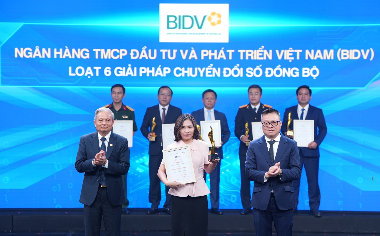 BIDV được vinh danh “Doanh nghiệp chuyển đổi số xuất sắc”