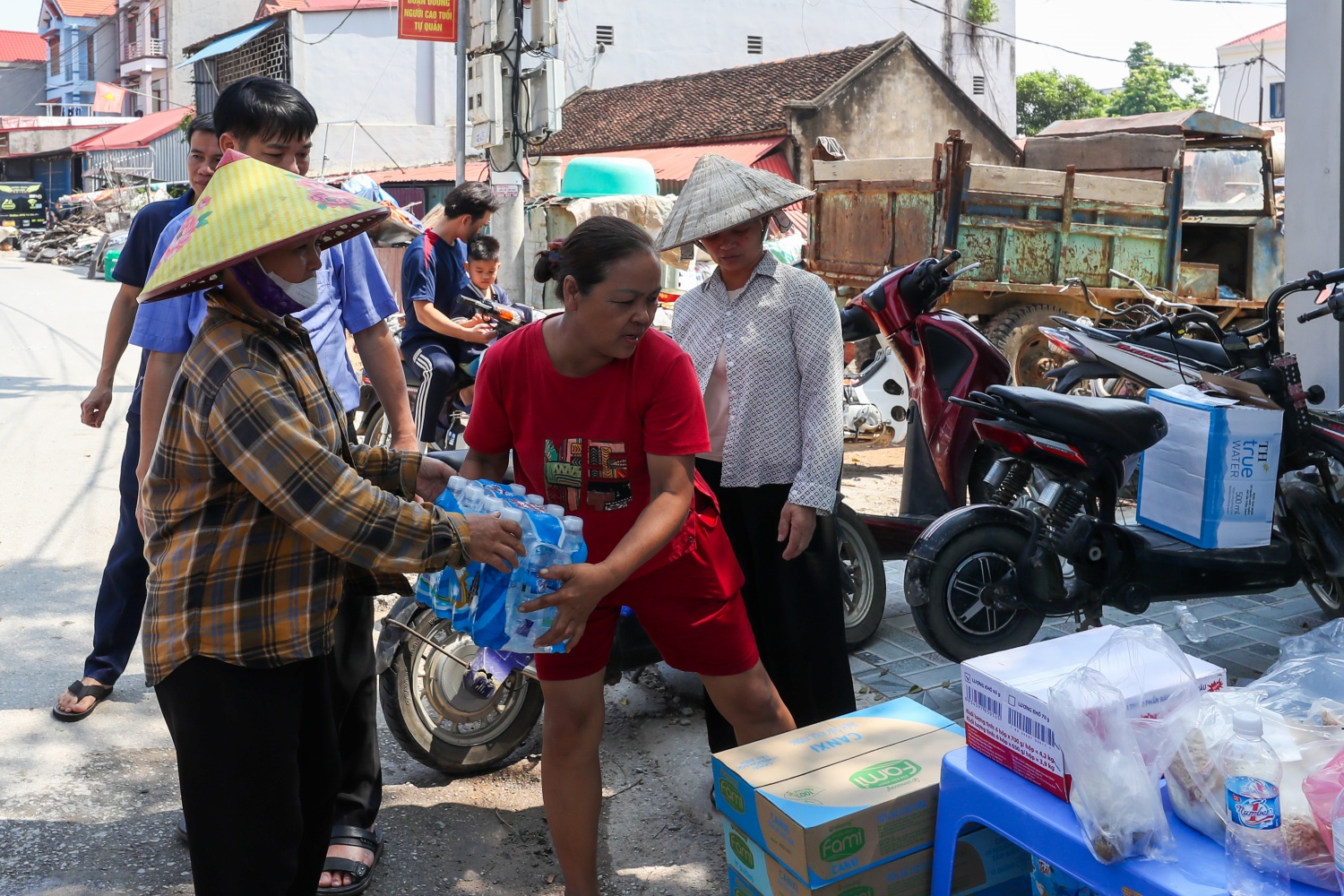 Cuộc sống trong vùng ngập ở Bắc Ninh Cuộc sống trong vùng ngập ở Bắc Ninh