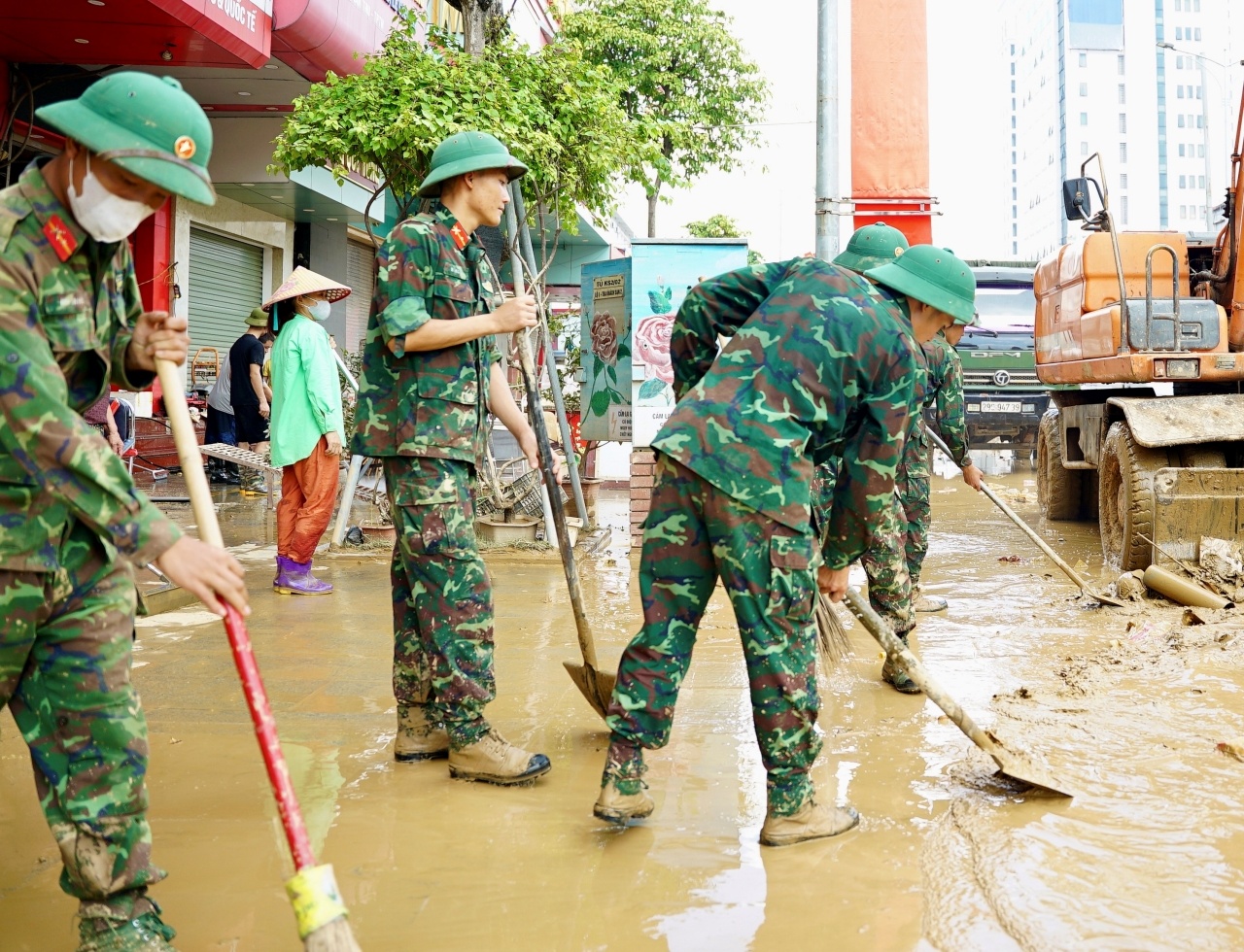 Petrovietnam hỗ trợ tỉnh Thái Nguyên khắc phục hậu quả của cơn bão số 11