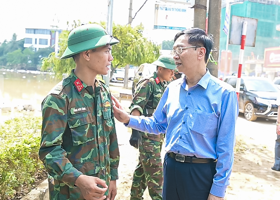 [Chùm ảnh] Petrovietnam hỗ trợ tỉnh Thái Nguyên khắc phục hậu quả của cơn bão số 11