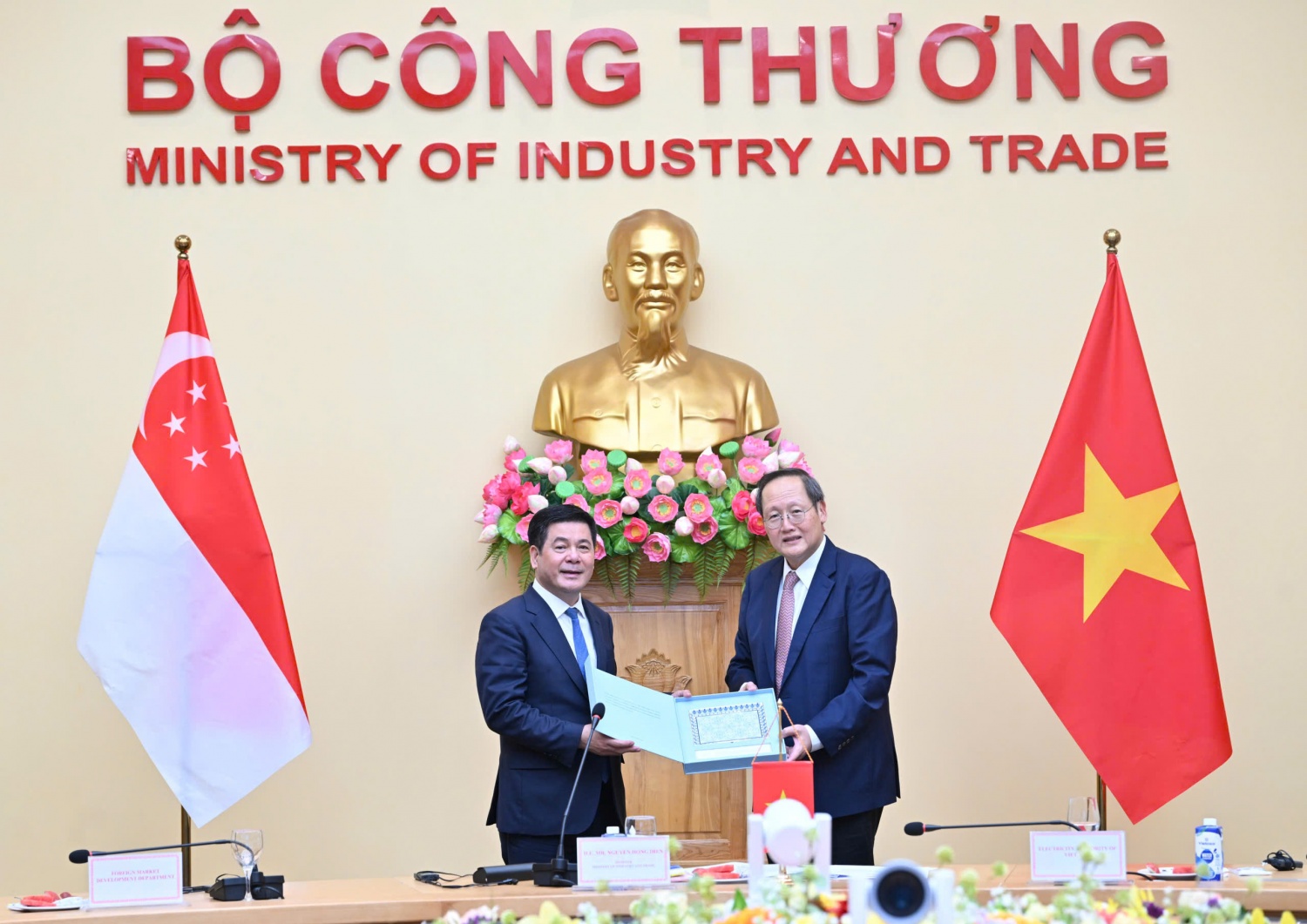 Việt Nam và Singapore đẩy mạnh kết nối kinh tế xanh và chuyển đổi số Việt Nam và Singapore đẩy mạnh kết nối kinh tế xanh và chuyển đổi số