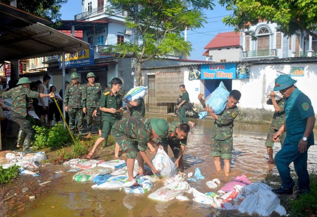Mưa lũ và sạt lở sau bão số 11 gây thiệt hại hơn 7.000 tỷ đồng Mưa lũ và sạt lở sau bão số 11 gây thiệt hại khoảng 7.050 tỷ đồng