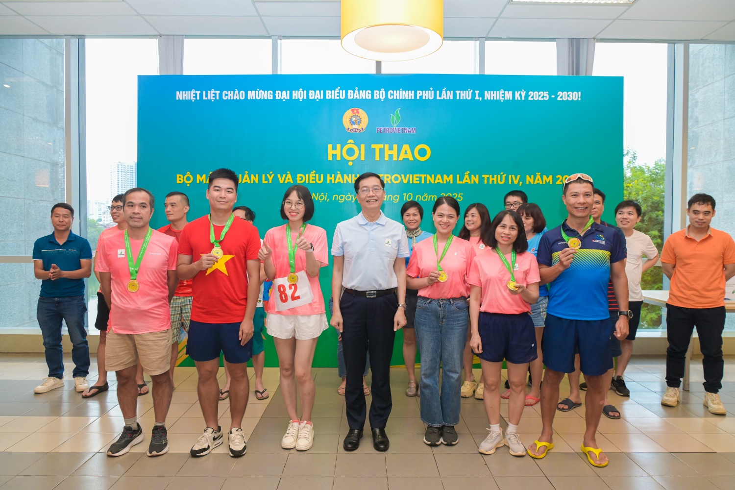 Bế mạc Hội thao Petrovietnam lần IV: Lan tỏa tinh thần thể thao, hướng về đồng bào vùng bão lũ Bế mạc Hội thao Petrovietnam lần IV: Lan tỏa tinh thần thể thao, hướng về đồng bào vùng bão lũ