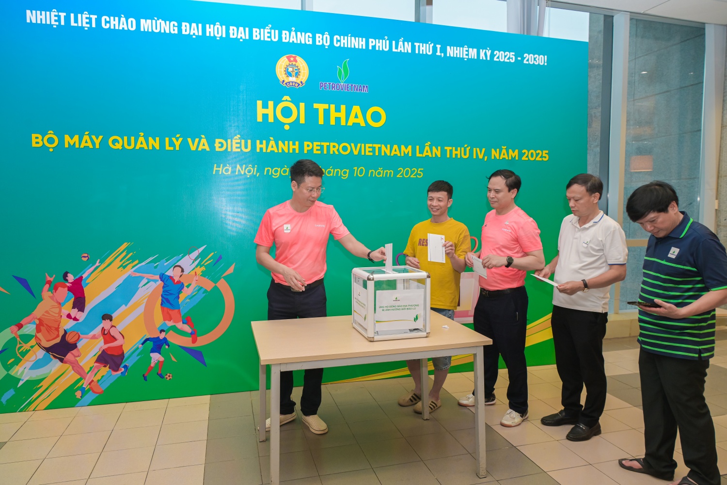 Bế mạc Hội thao Petrovietnam lần IV: Lan tỏa tinh thần thể thao, hướng về đồng bào vùng bão lũ Bế mạc Hội thao Petrovietnam lần IV: Lan tỏa tinh thần thể thao, hướng về đồng bào vùng bão lũ