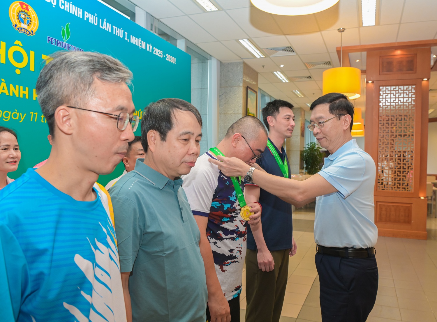 Bế mạc Hội thao Petrovietnam lần IV: Lan tỏa tinh thần thể thao, hướng về đồng bào vùng bão lũ Bế mạc Hội thao Petrovietnam lần IV: Lan tỏa tinh thần thể thao, hướng về đồng bào vùng bão lũ