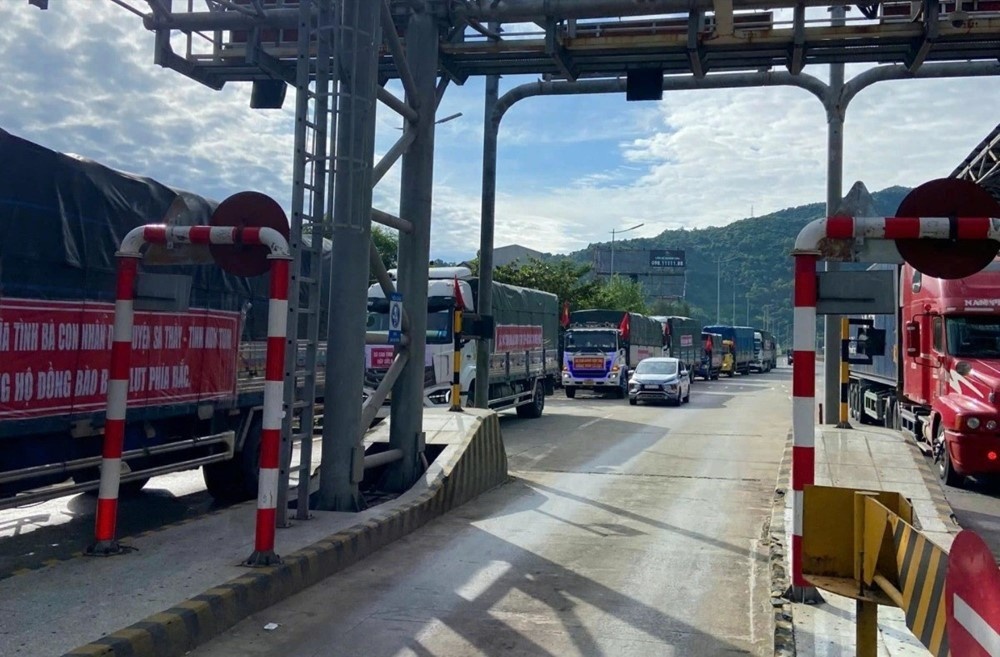 Nhiều tuyến quốc lộ, cao tốc miễn phí đường bộ cho xe chở hàng cứu trợ vùng lũ