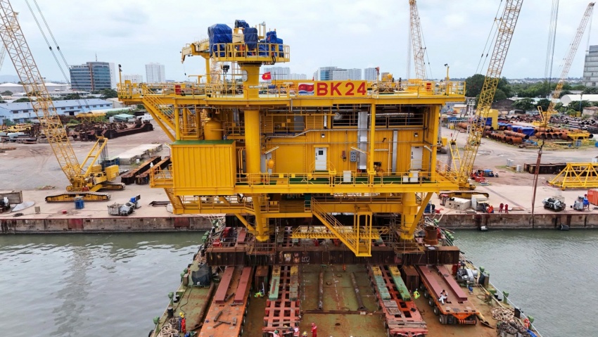 Vietsovpetro đón dòng dầu thương mại đầu tiên từ giàn BK-24, vượt kế hoạch hơn 2 tháng