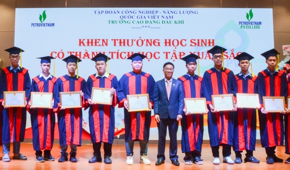 PV College tổ chức Lễ khai giảng năm học mới 2025-2026 và trao bằng tốt nghiệp năm 2025