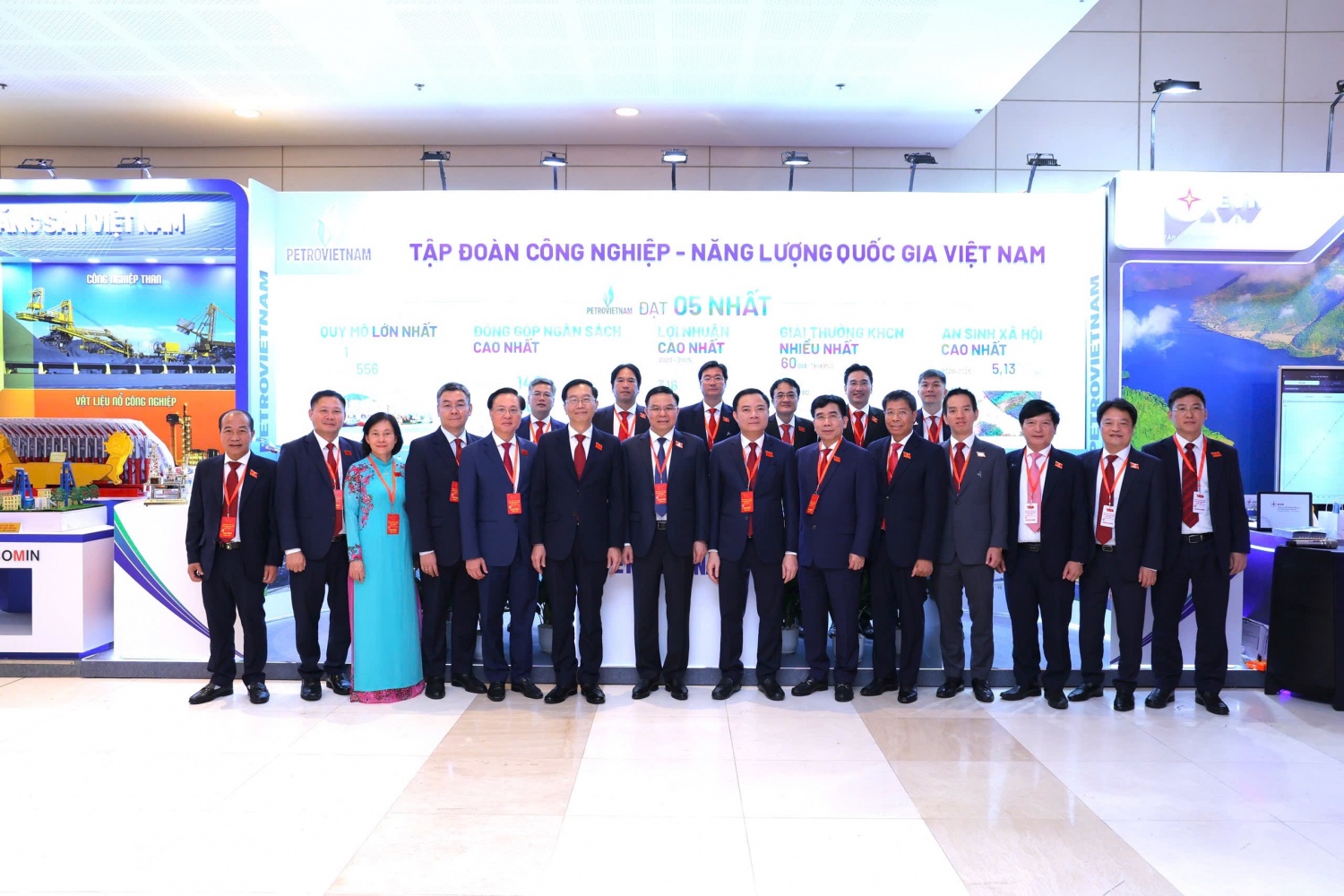 Đại hội Đảng bộ Chính phủ lần thứ I: Đoàn kết, kỷ cương   Dân chủ, đổi mới - Đột phá, phát triển - Gần dân, vì dân